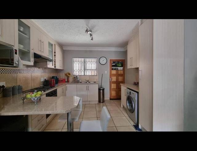 2 BEDROOM APARTMENT FOR SALE IN FLORIDA